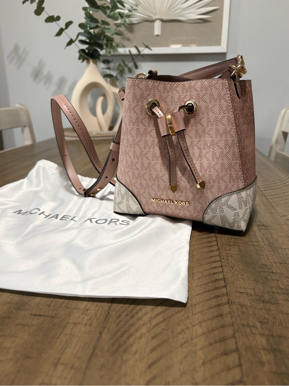 Michael Kors Mercer Gallery Extra Small Logo Shoulder / Convertible Bucket Bag